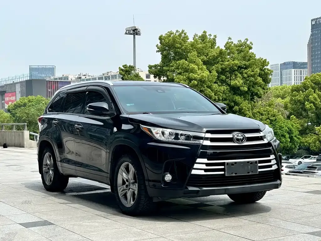 Toyota Highlander — фото 8