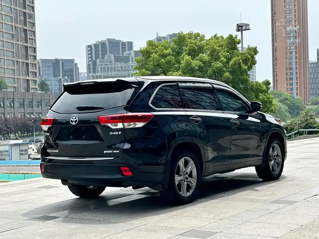 Toyota Highlander — фото 7