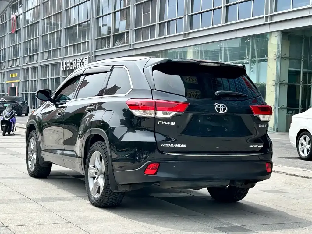 Toyota Highlander — фото 5