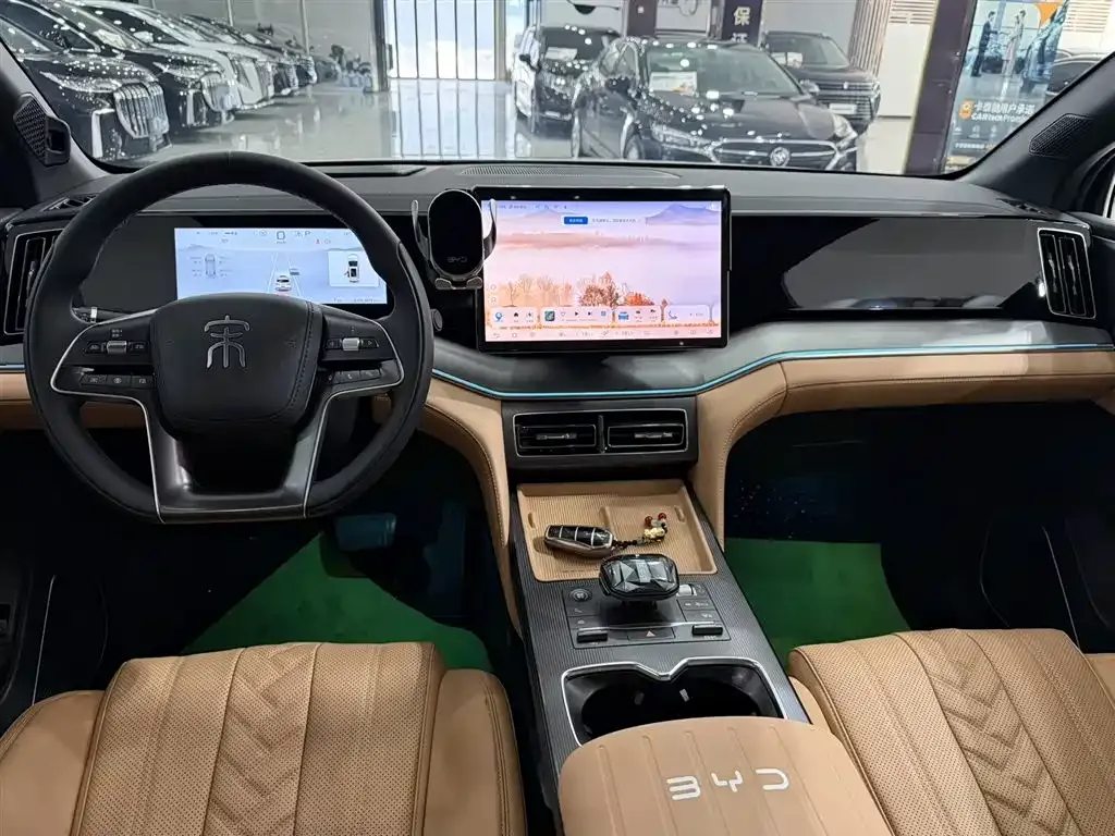 BYD L DM-i — фото 10