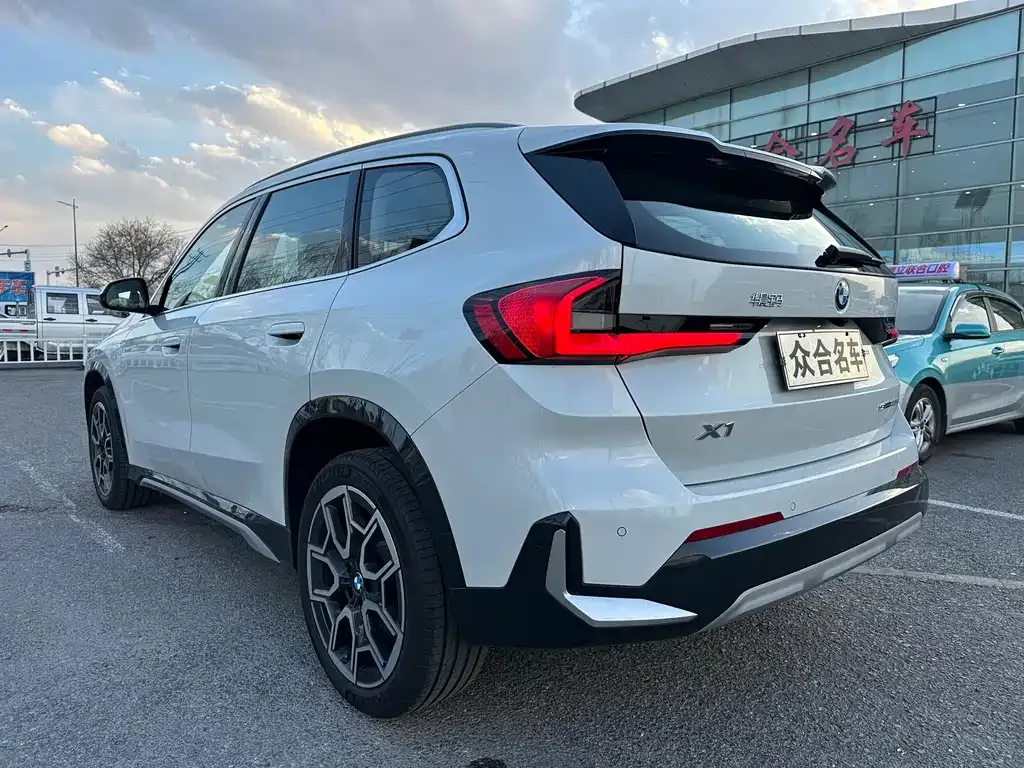 BMW X1 — фото 9