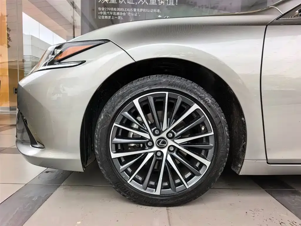 Lexus ES — фото 9