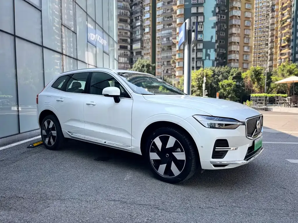 Volvo XC60 PHEV — фото 6