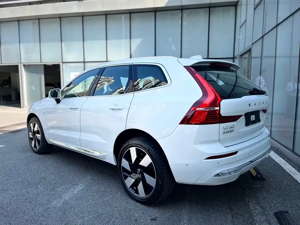 Volvo XC60 PHEV — фото 2