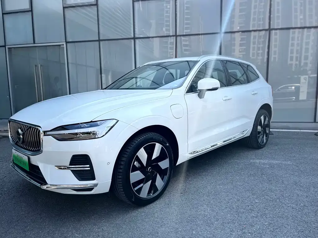 Volvo XC60 PHEV — фото 3
