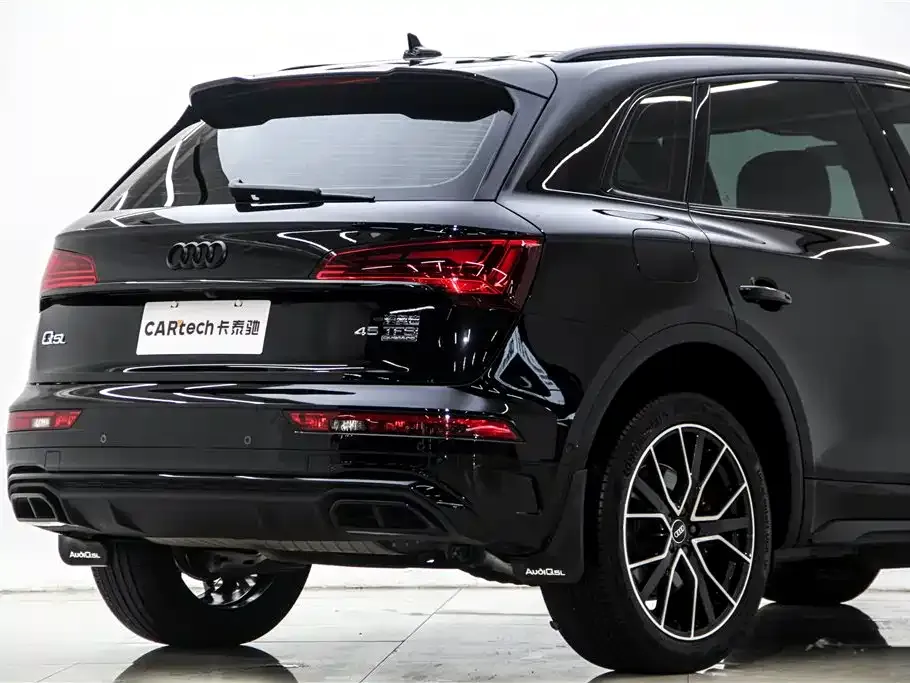 Audi Q5L — фото 10