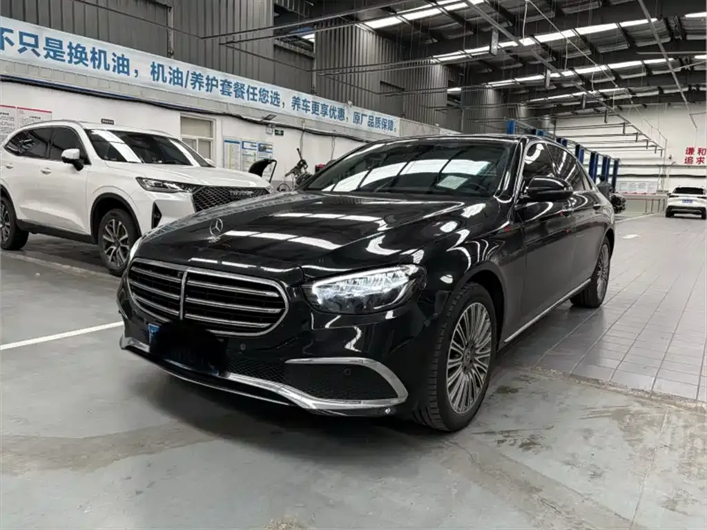 Mercedes-Benz E-Class — фото 1