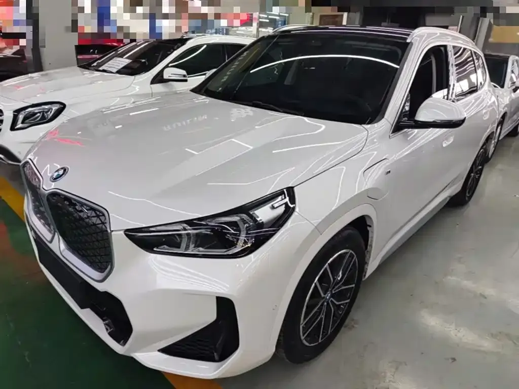 BMW iX1