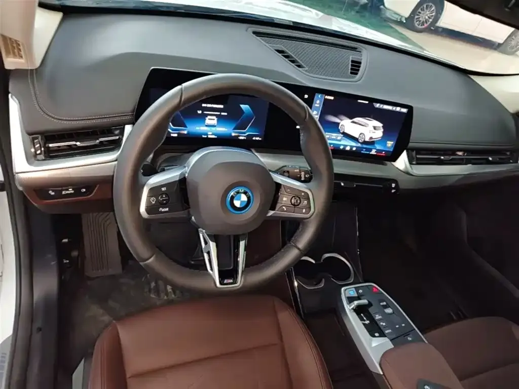 BMW iX1 2025 из CN, фото 6