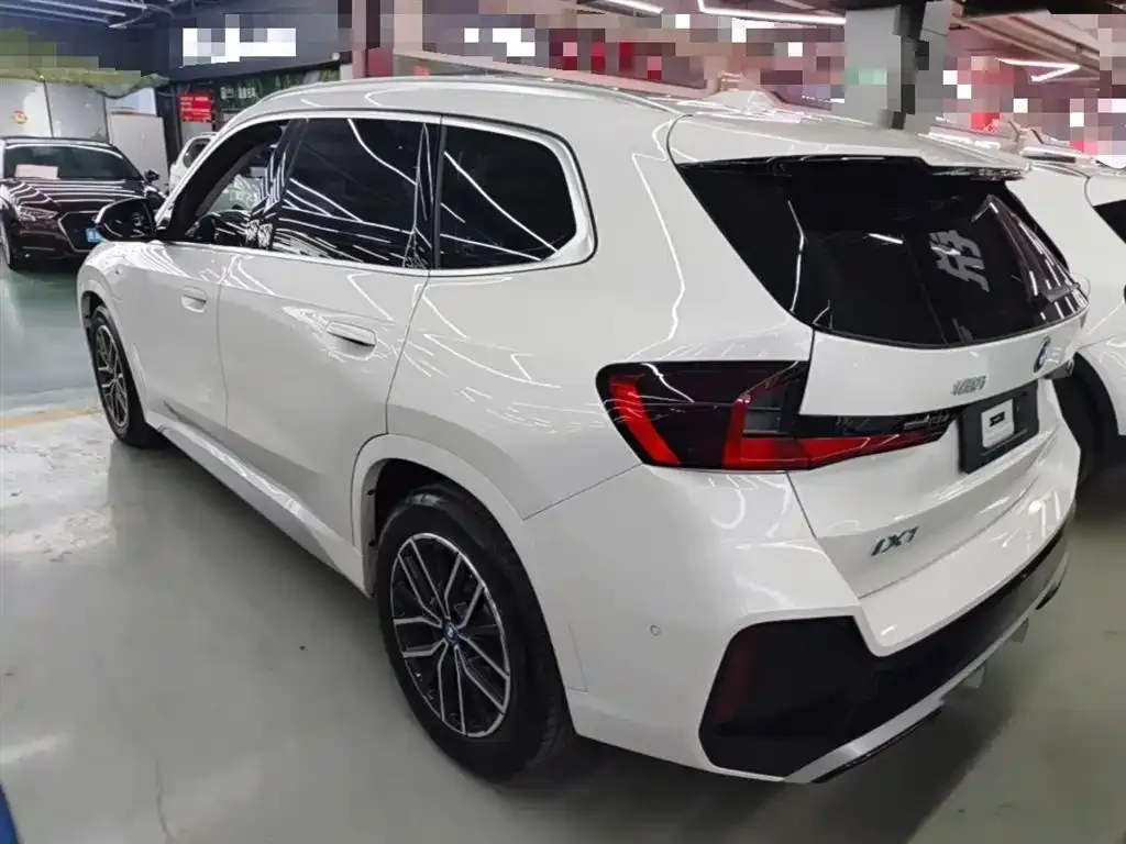 BMW iX1 2025 из CN, фото 2