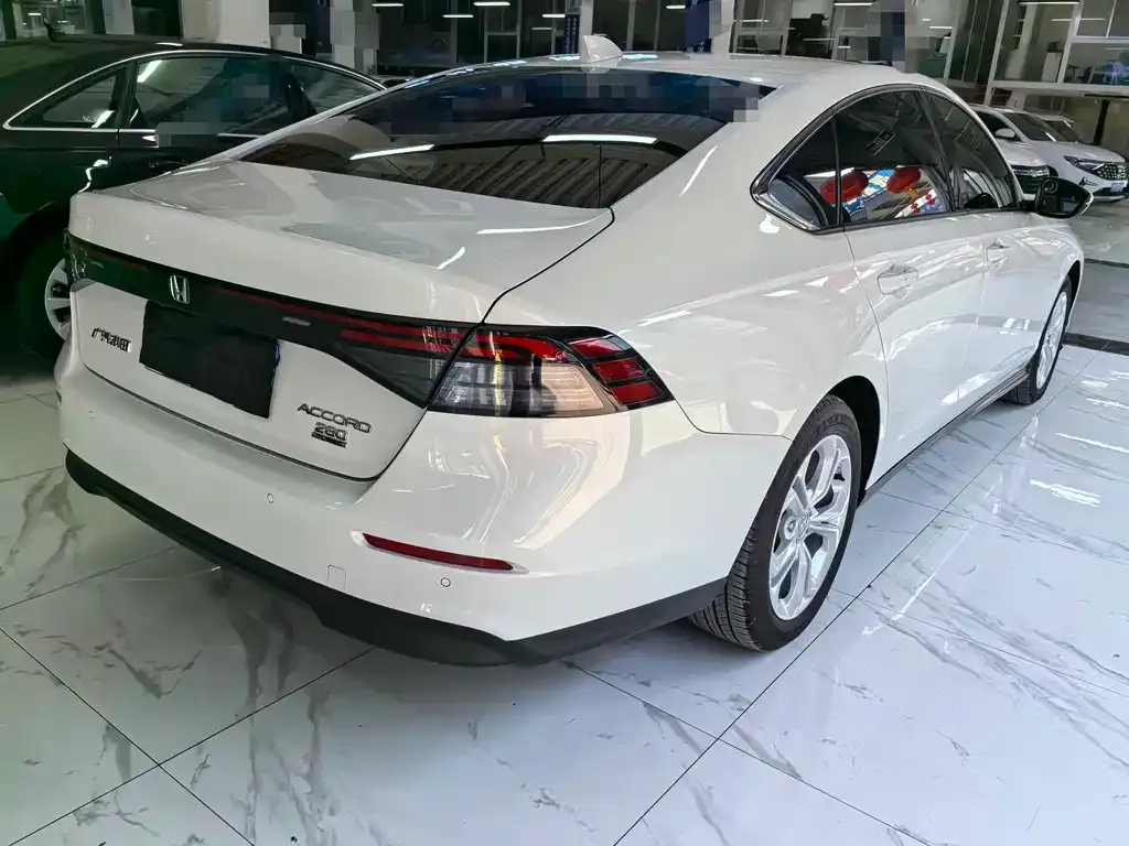 Honda Accord — фото 9
