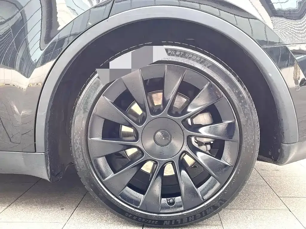 Tesla Model Y — фото 2