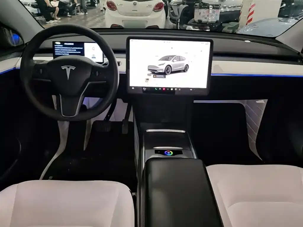 Tesla Model Y — фото 2