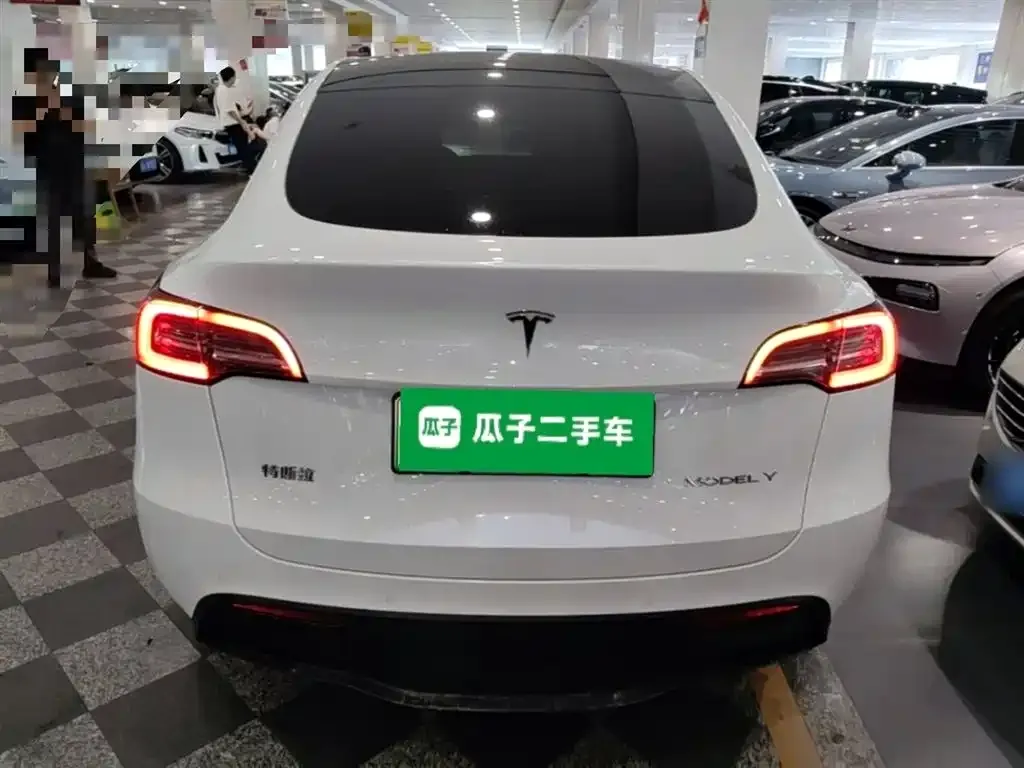 Tesla Model Y — фото 3