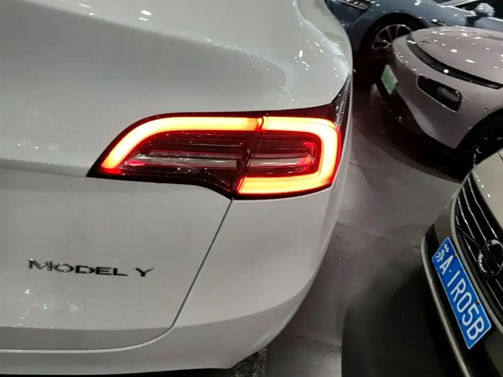 Tesla Model Y — фото 7