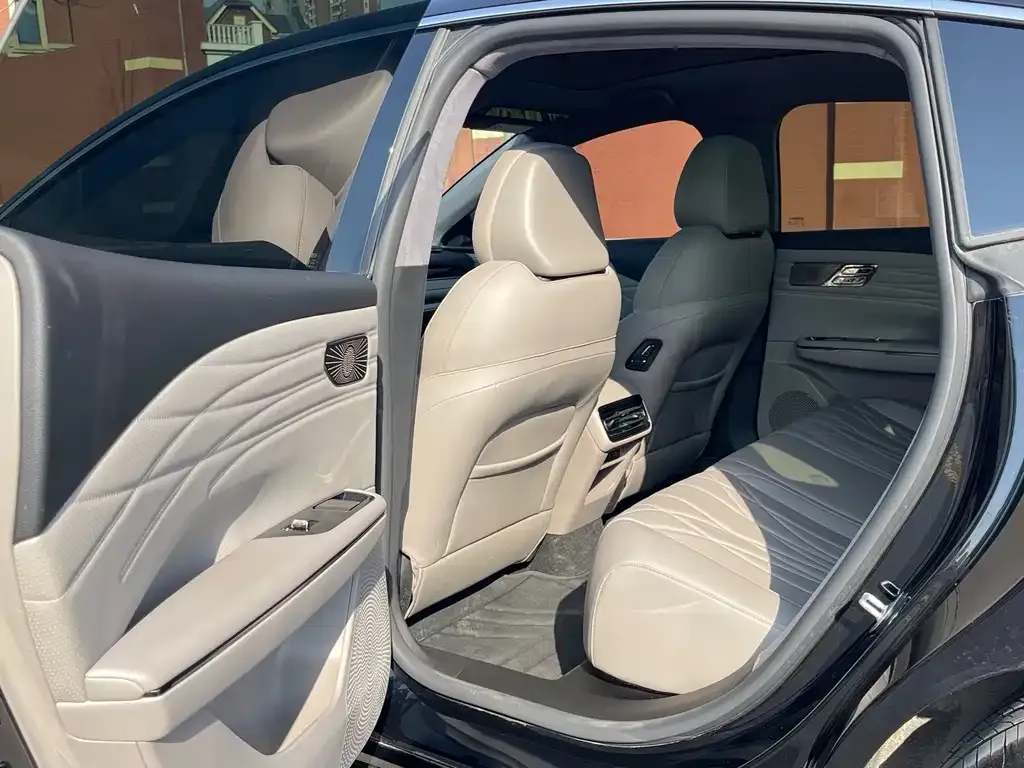 Geely Galaxy Xingyao 8 2025 из CN, фото 4