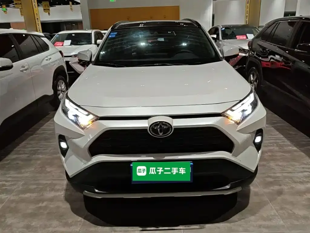 Toyota RAV4 — фото 7