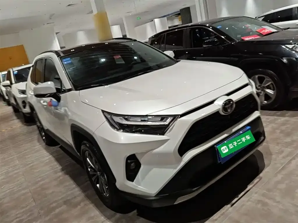 Toyota RAV4 — фото 8