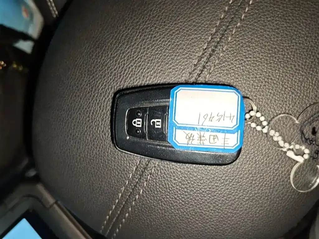 Toyota RAV4 — фото 10