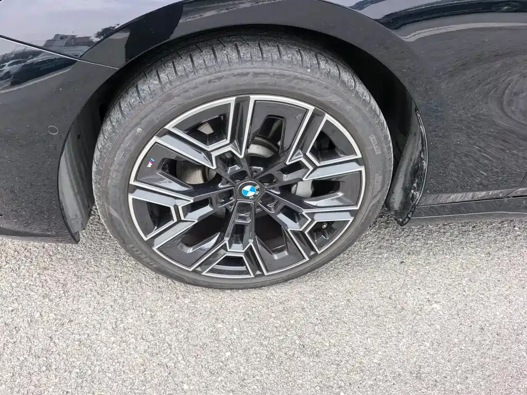 BMW 5 Series — фото 10