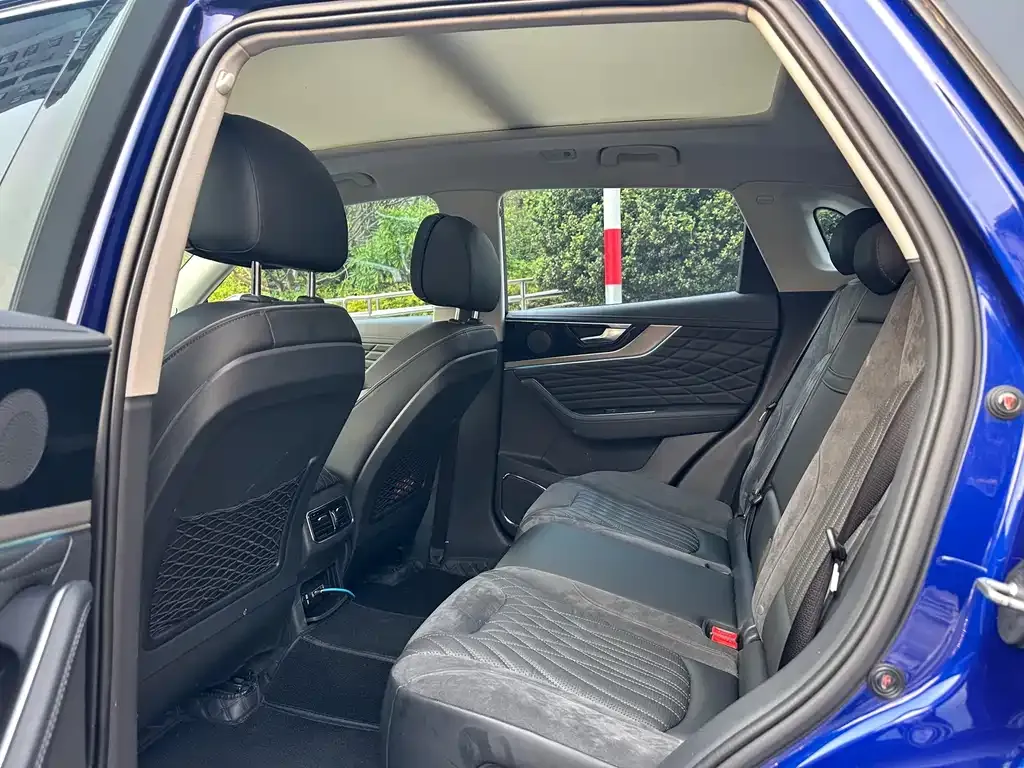 Hongqi HS5 2023 из CN, фото 2