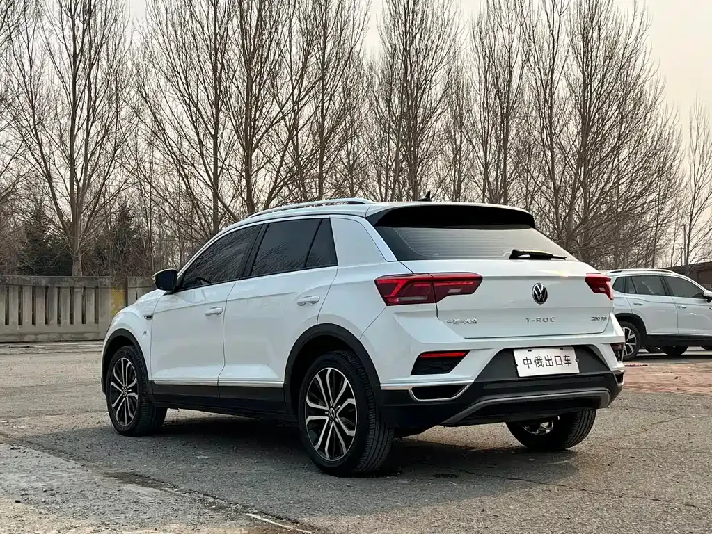 Volkswagen T-Roc — фото 10
