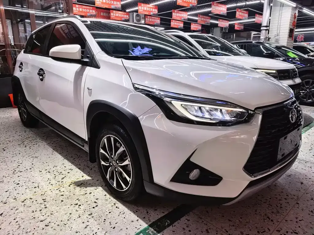 Toyota Yaris L — фото 10