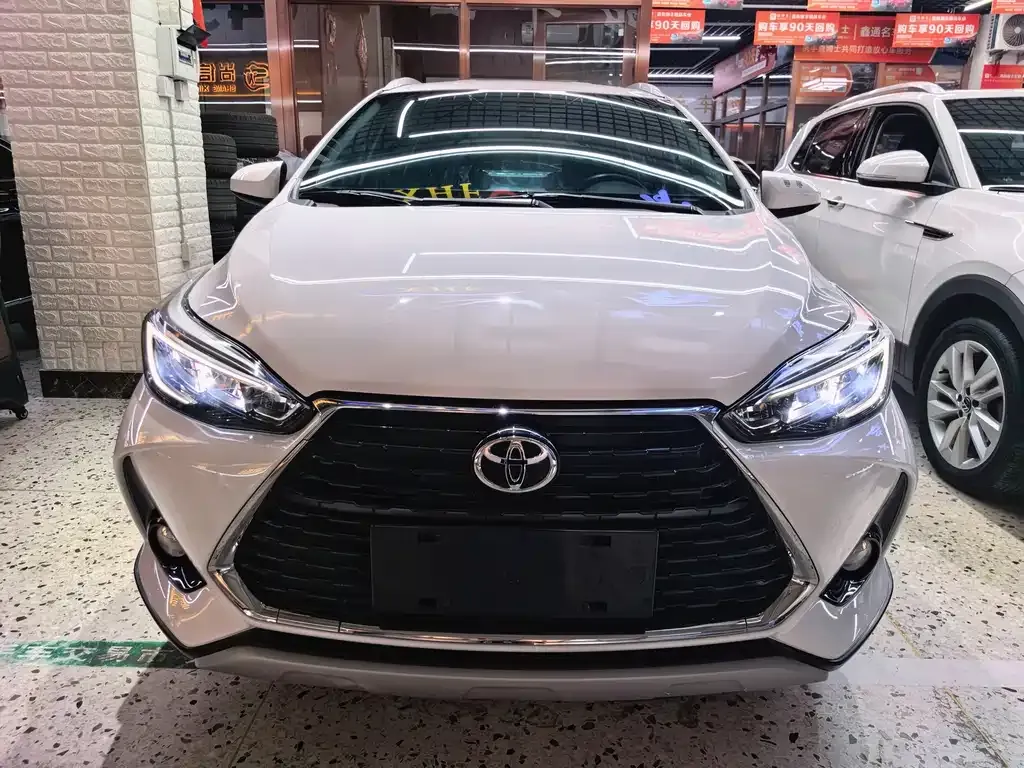Toyota Yaris L — фото 7