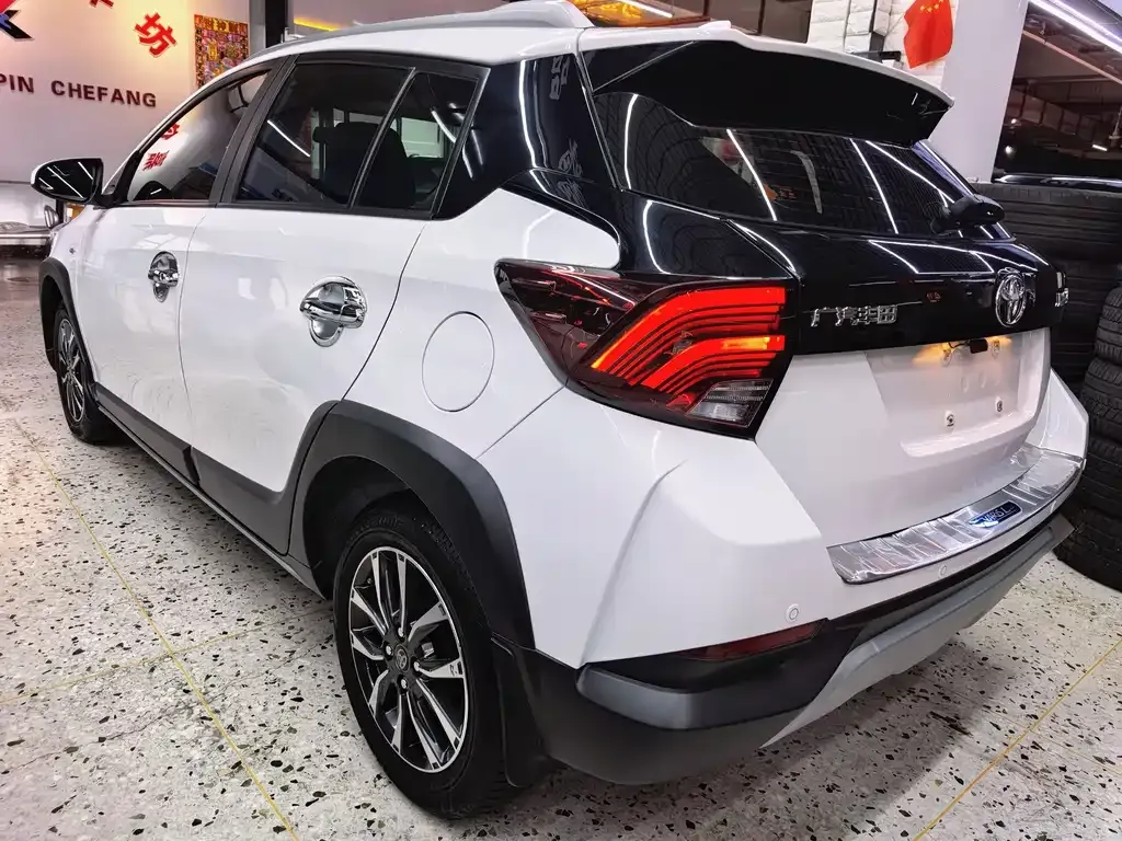 Toyota Yaris L — фото 3