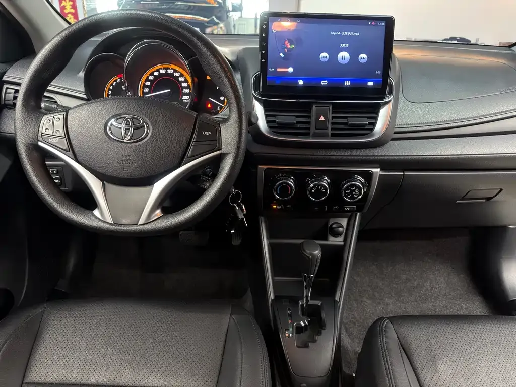 Toyota Yaris L — фото 5