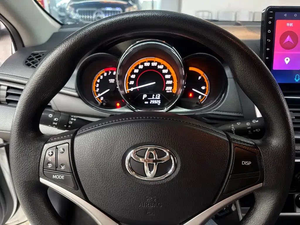 Toyota Yaris L — фото 8