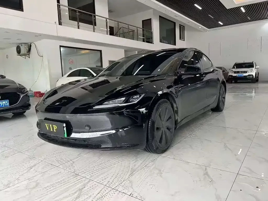 Tesla Model 3 — фото 1