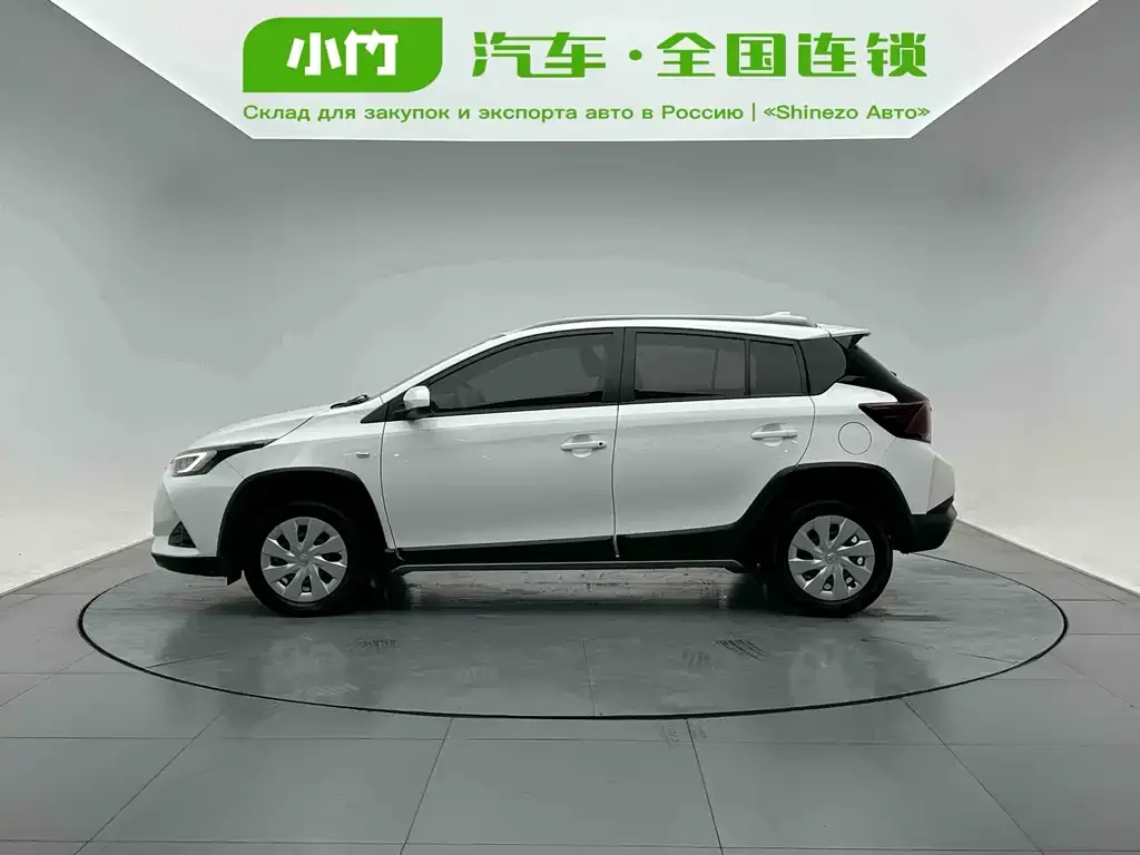 Toyota Yaris L — фото 2
