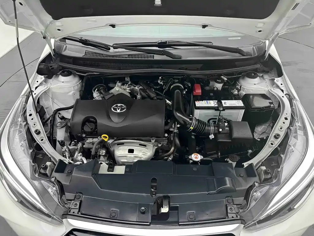 Toyota Yaris L — фото 8