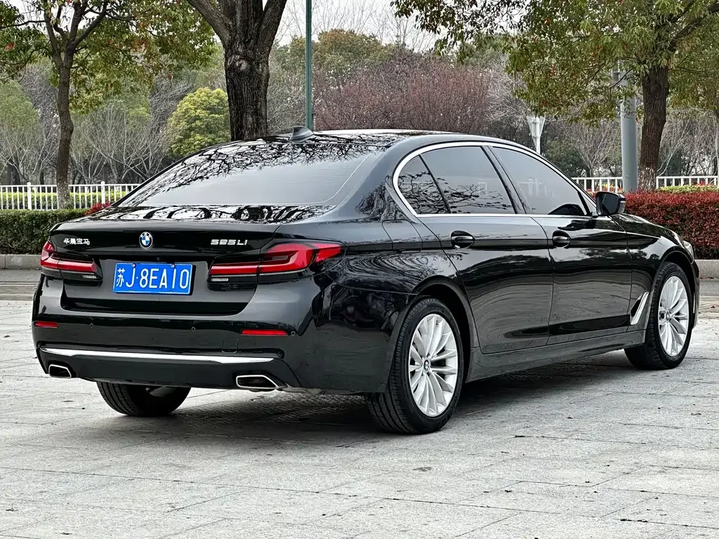 BMW 5 Series — фото 4
