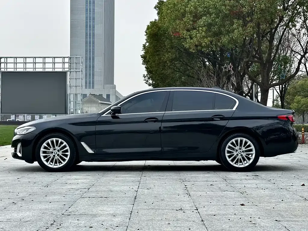 BMW 5 Series — фото 10