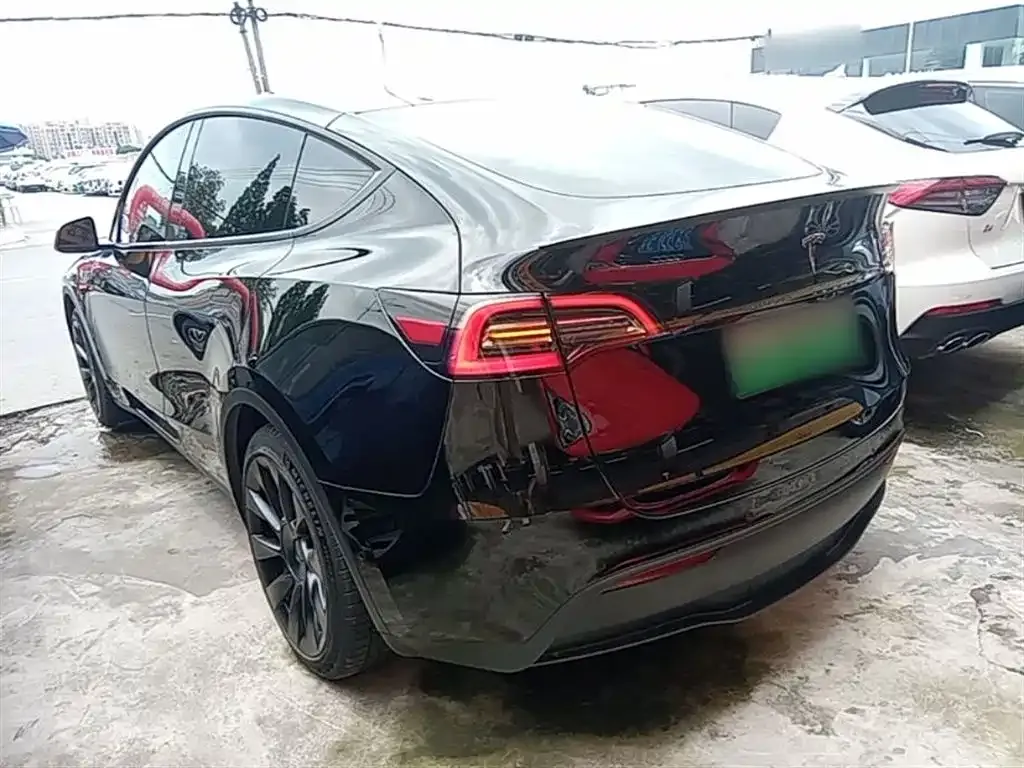 Tesla Model Y — фото 5