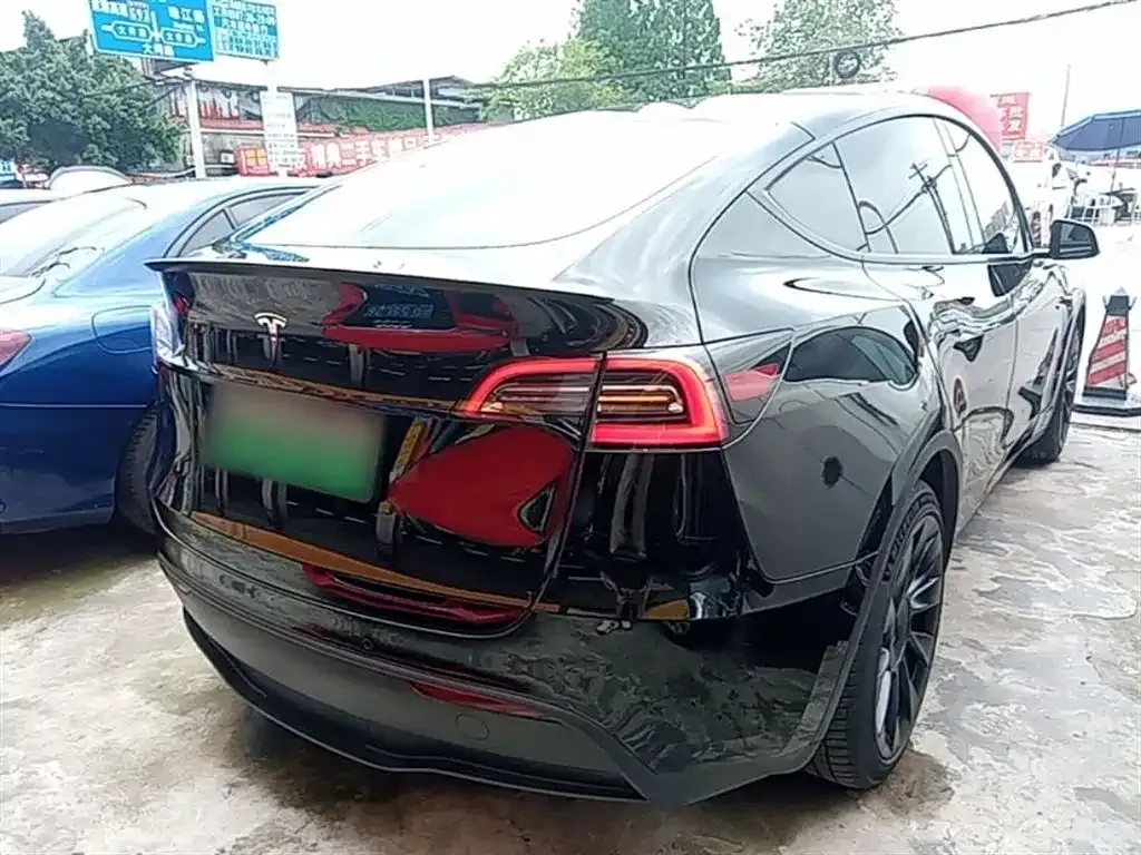 Tesla Model Y — фото 10