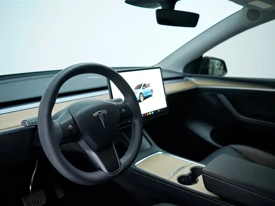 Tesla Model Y — фото 4