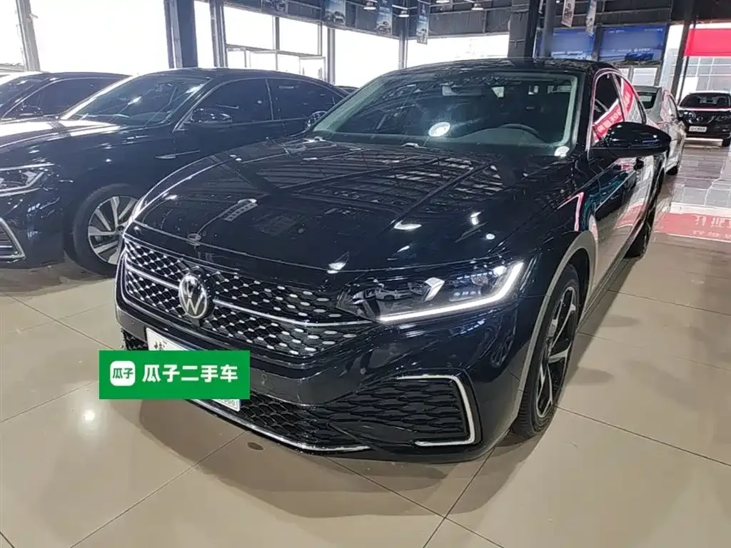 Volkswagen Passat — фото 1