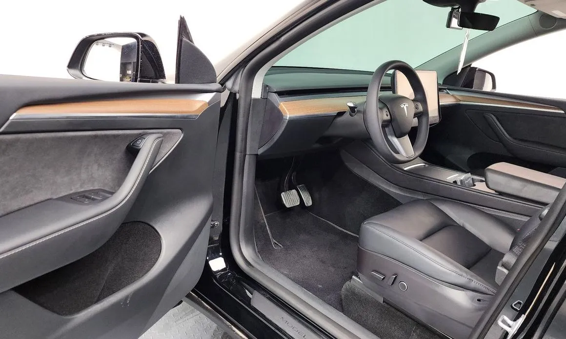 Tesla Model Y — фото 2