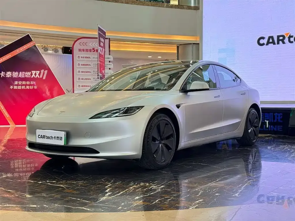 Tesla Model 3 — фото 1