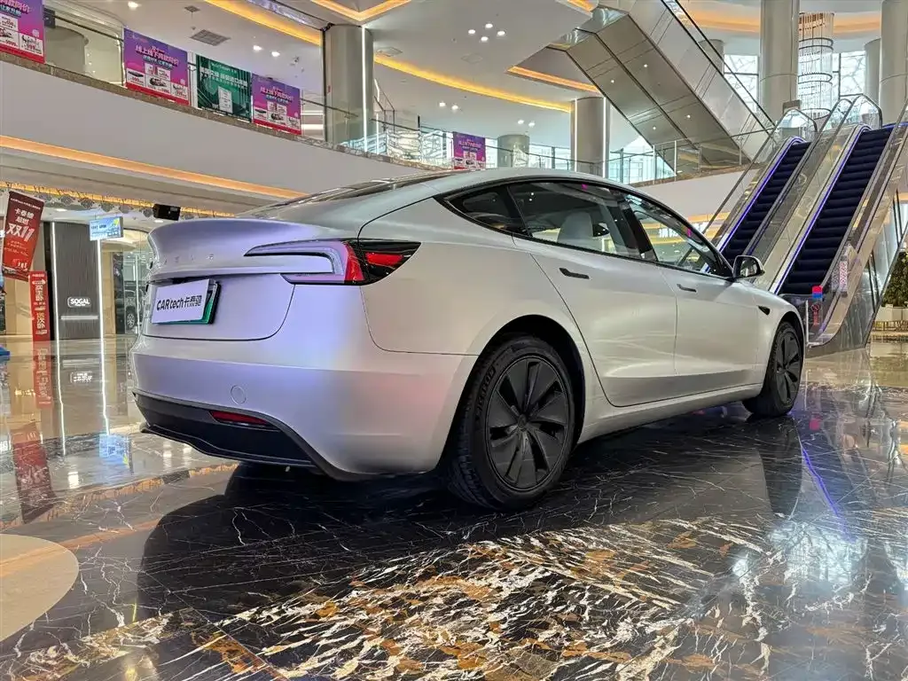 Tesla Model 3 — фото 10