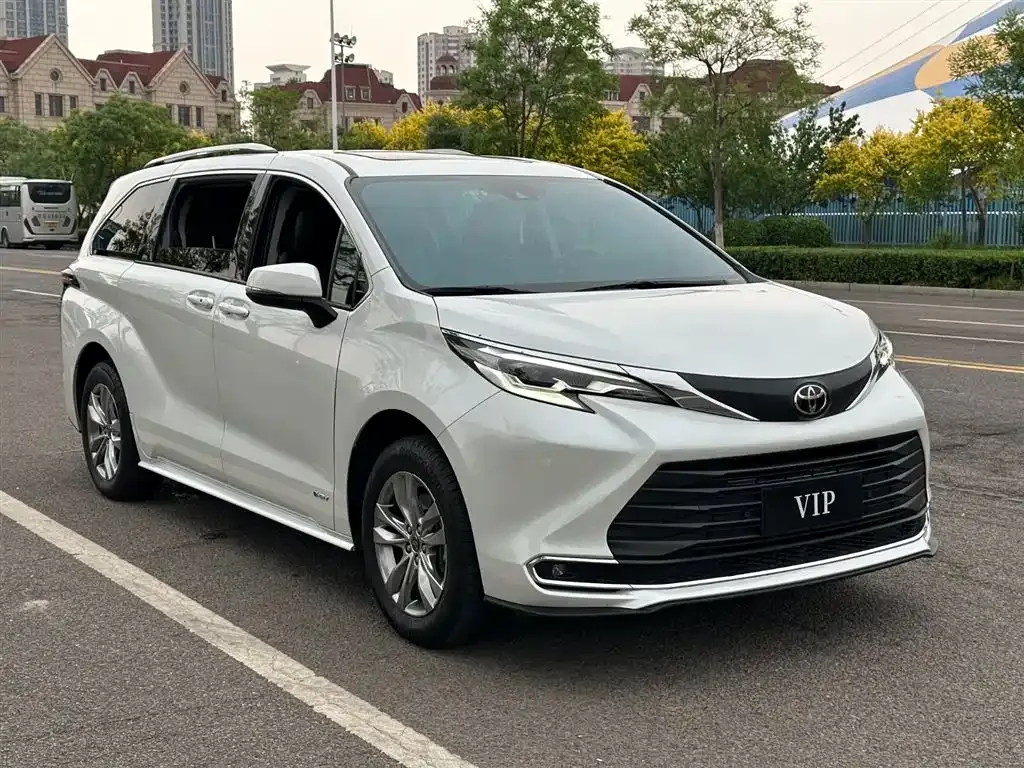 Toyota Sienna — фото 6