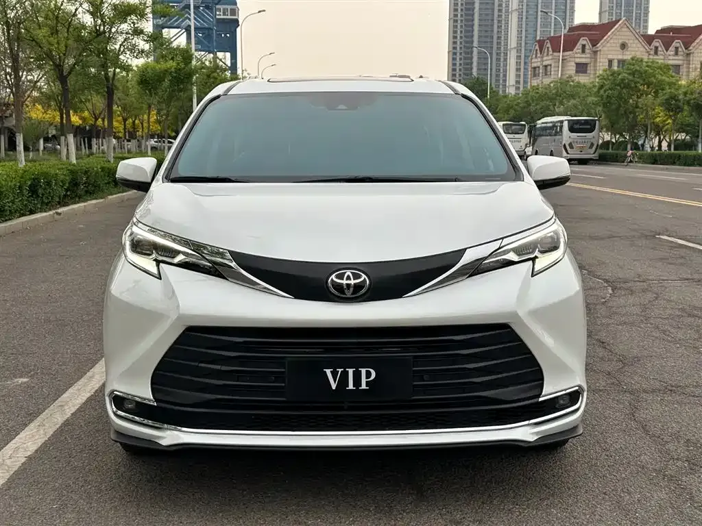 Toyota Sienna — фото 7