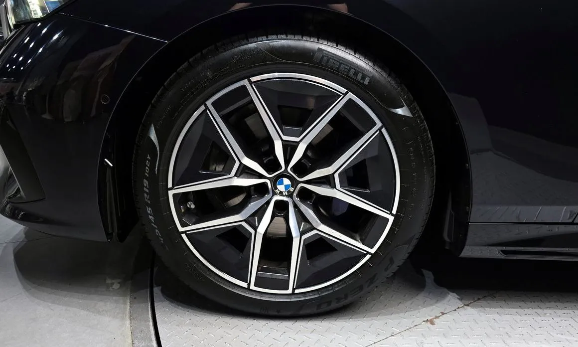 BMW 5-Series — фото 10