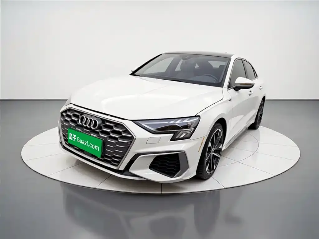 Audi A3 — фото 1