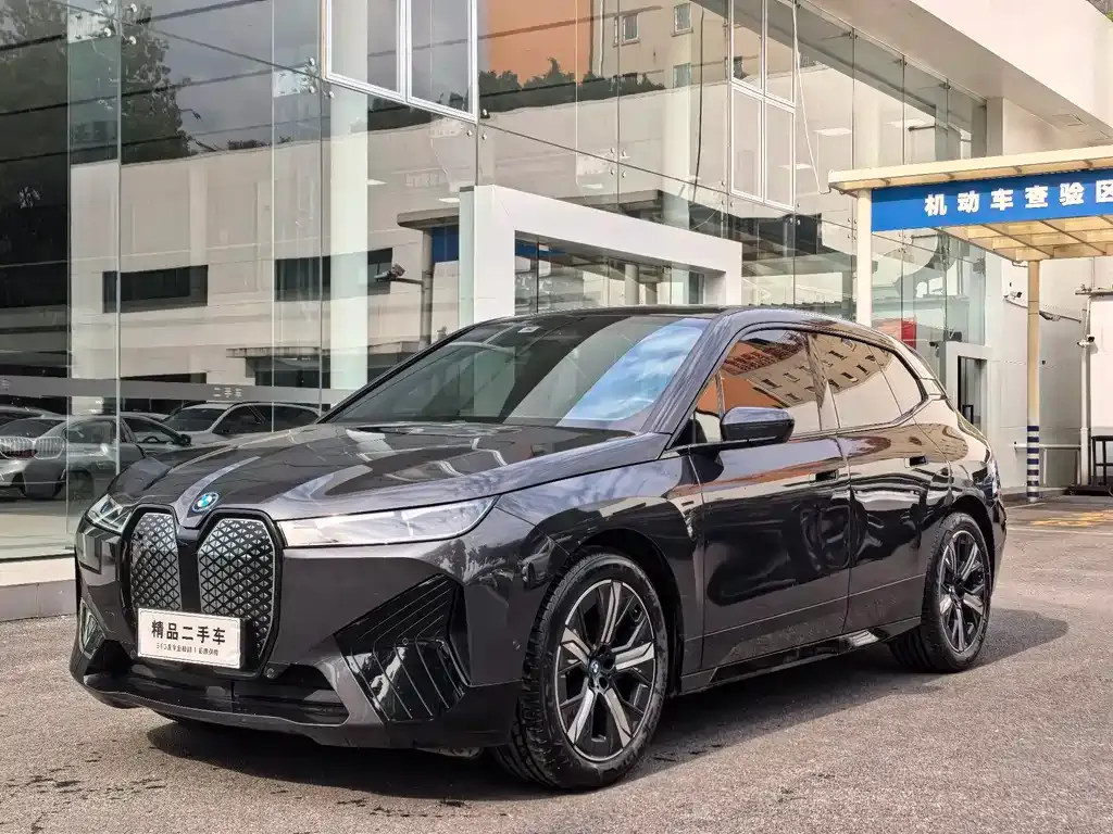BMW iX