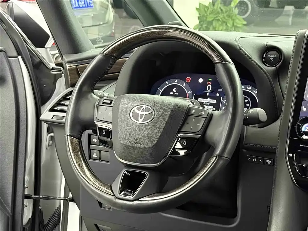 Toyota Alphard — фото 5