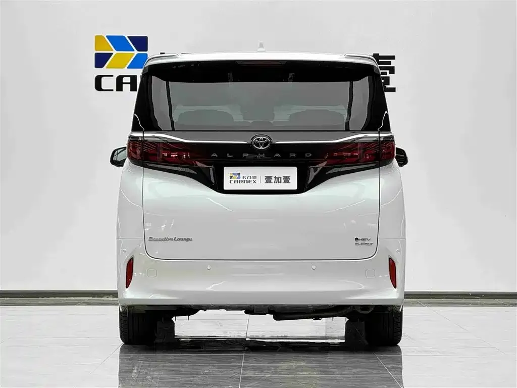 Toyota Alphard — фото 3